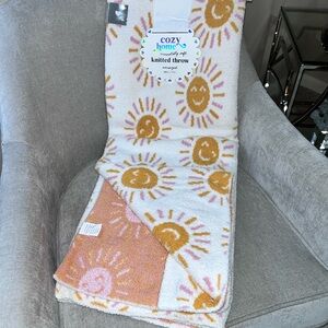 1-NWT COZYHOME  HAPPY SUNSHINE DOBLE SIDED DOBLE LAYER THOW BLANKE